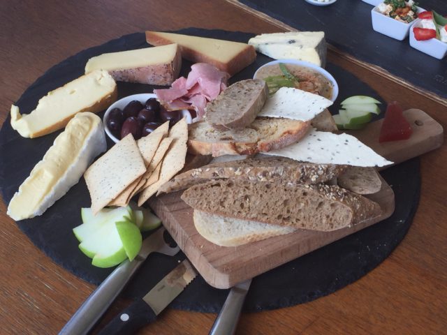 explorer-group-platter